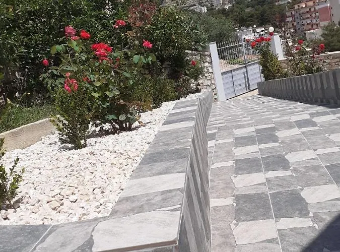 Ago * Saranda